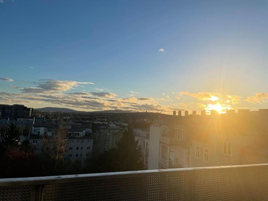Rooftop Terrace- Panoramablick Ueber Wien Lägenhet Exteriör bild